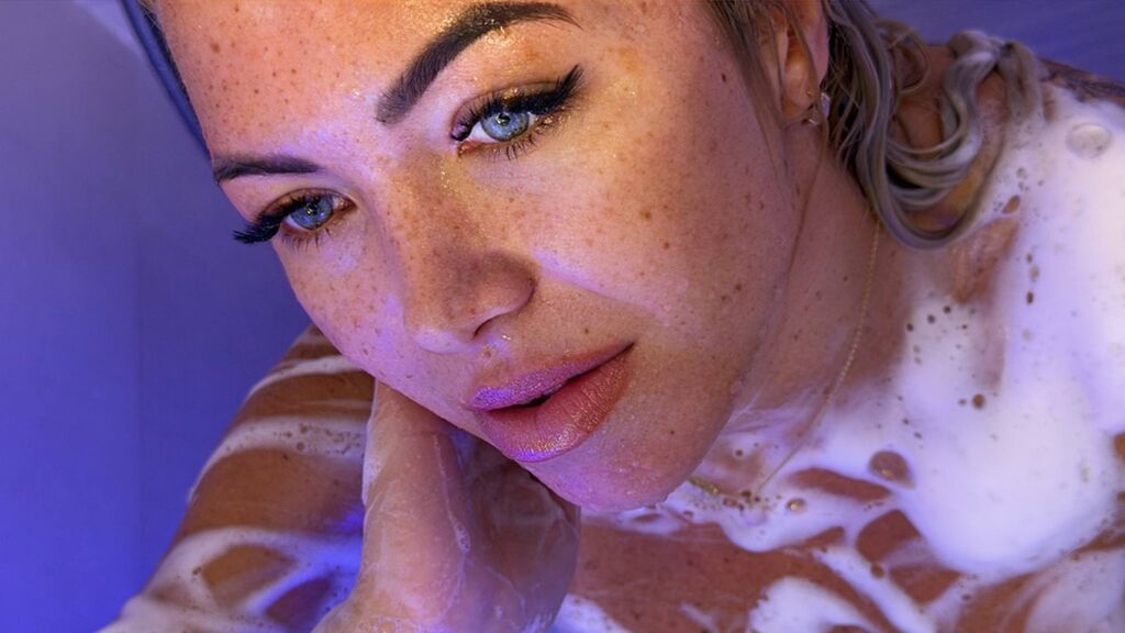 Live Chat with Anelise on LiveJasmin