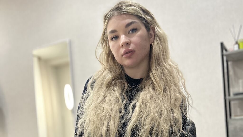 AprilSmity online on GirlsOfJasmin