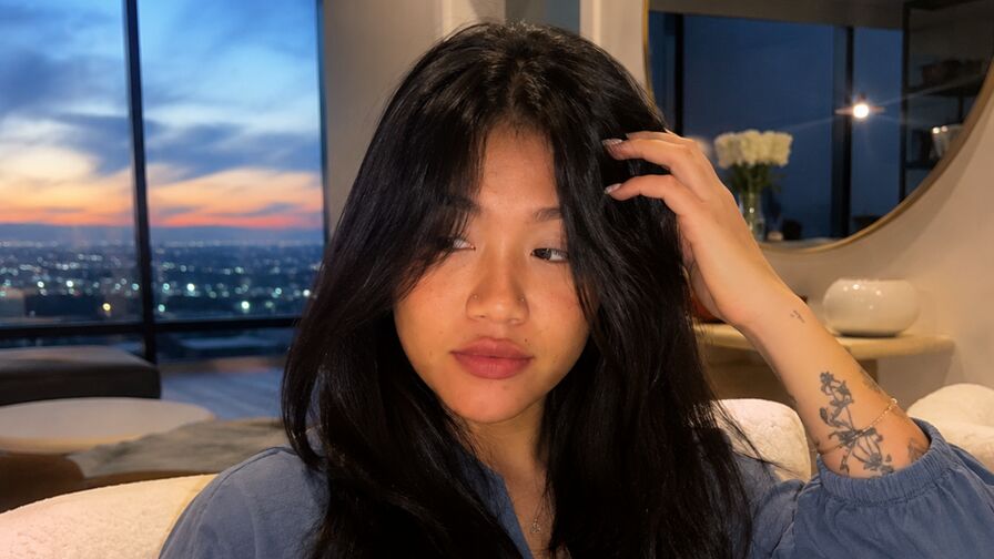 Chat With CamilleBarker Now