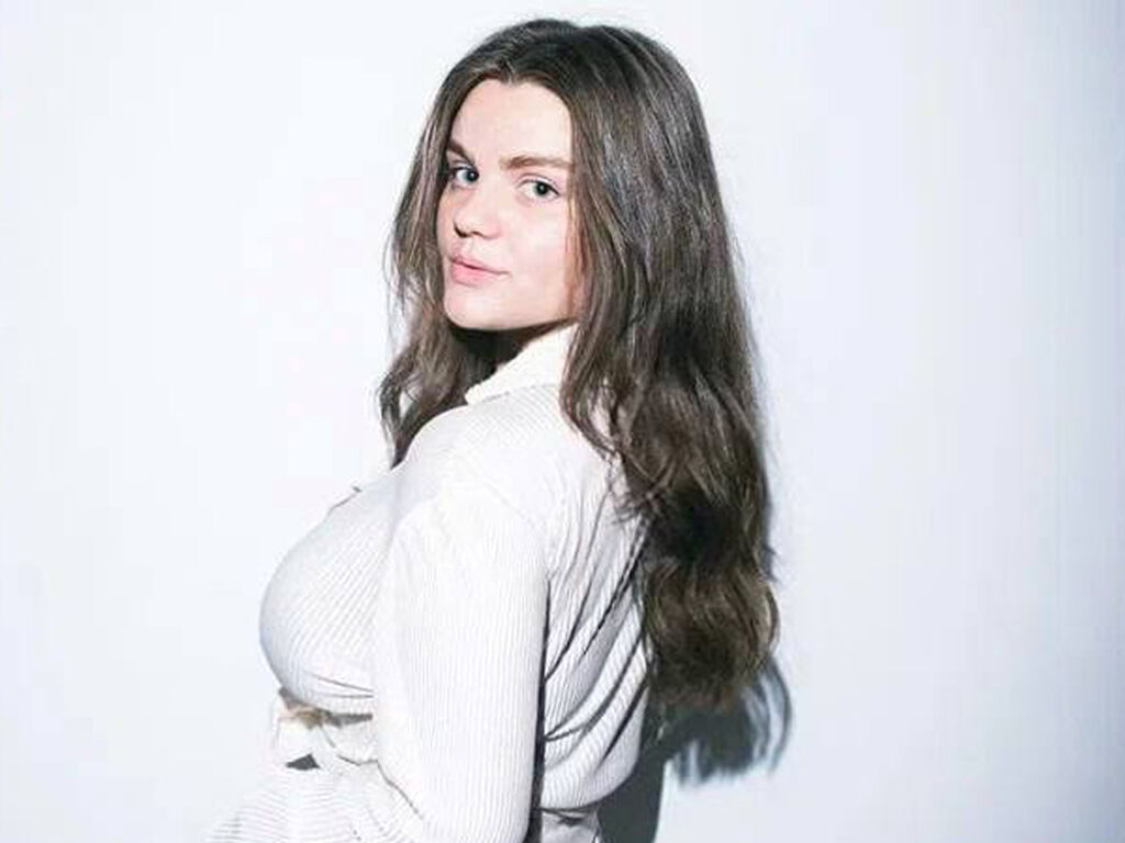 MelaniMell – webcam model profile photo