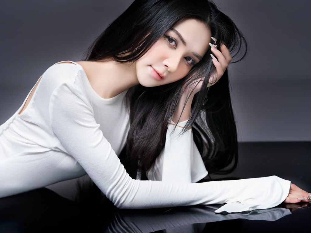 AnnaErena LiveJasmin model