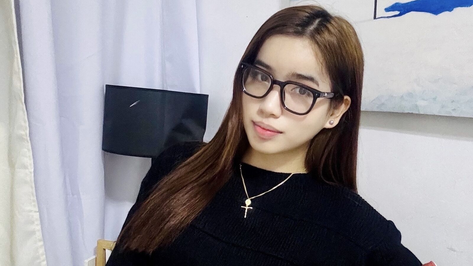 GiezelDelacruz erotic portrait