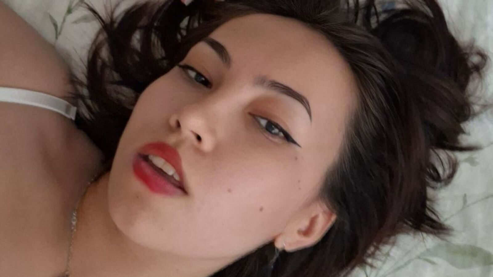 SeeBugl erotic portrait