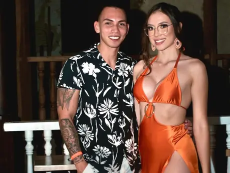 Chat with SeleneAndEross