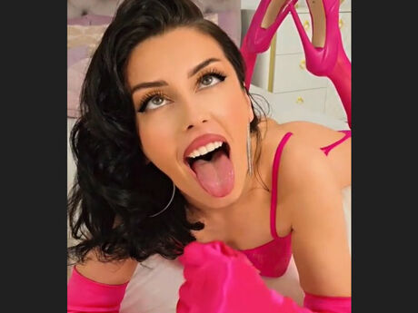 Chat with KarinAss