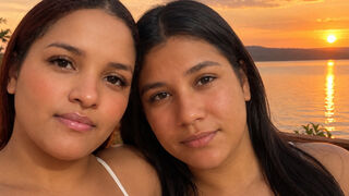 AlmaAndLara lesbian live stream image