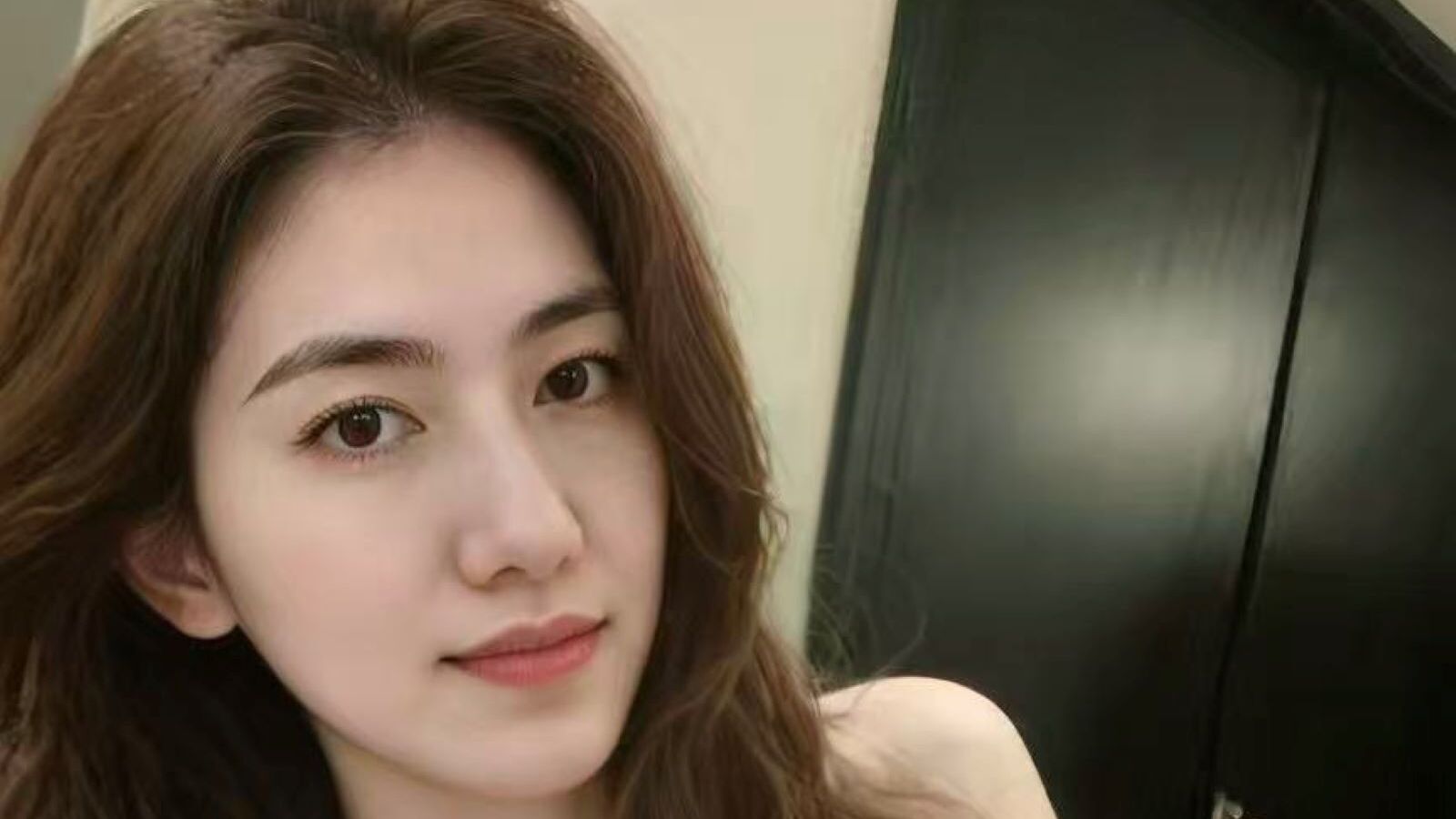 YueXiaomei erotic portrait
