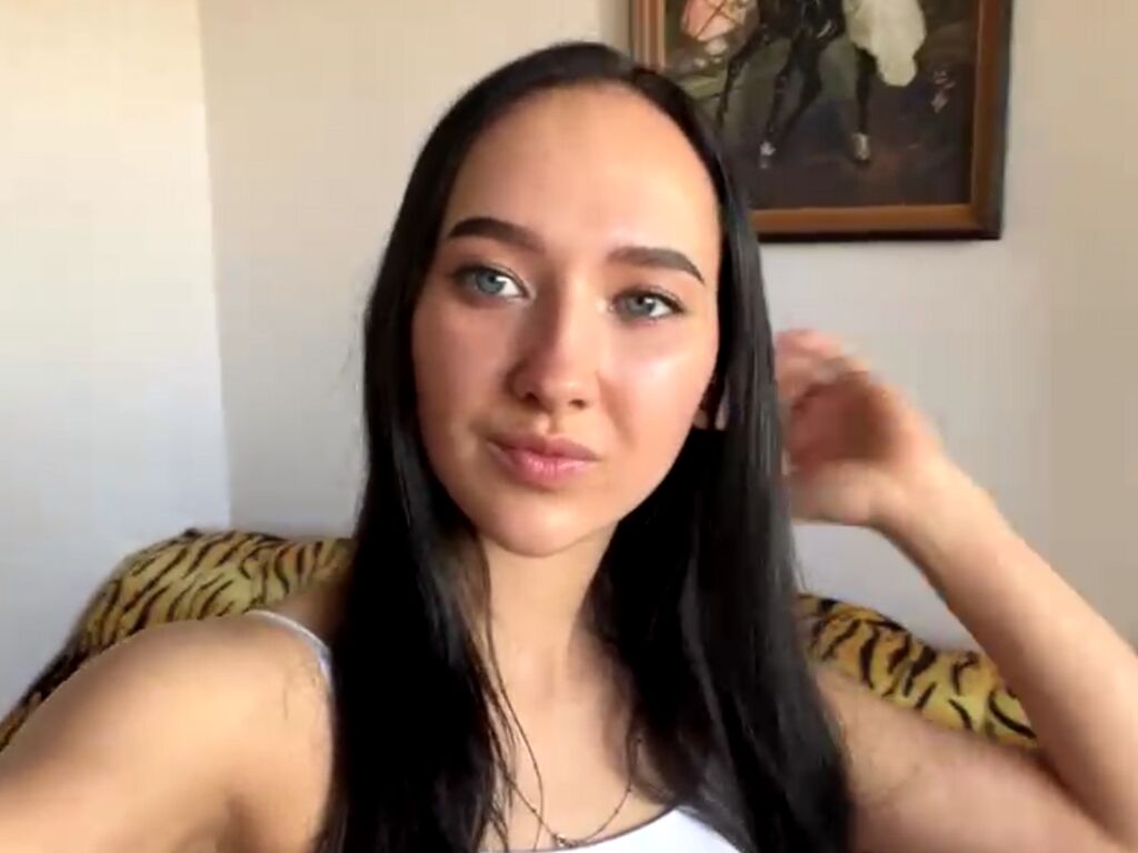 IldaLetang live girl webcam profile