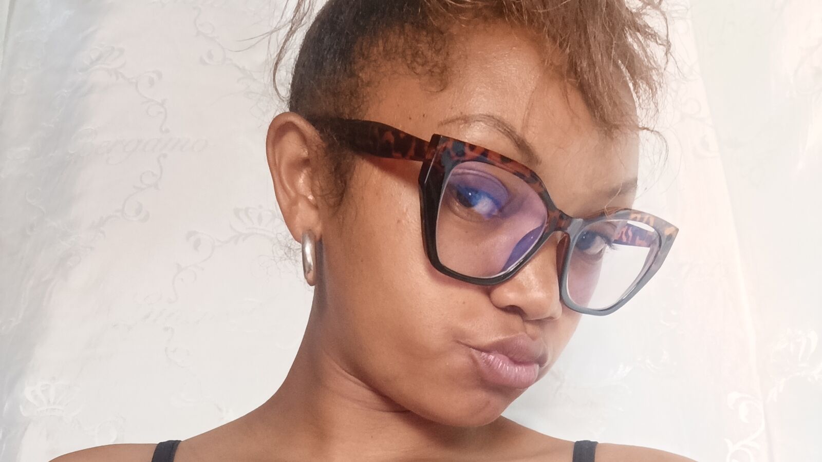 Miadea glamour portrait