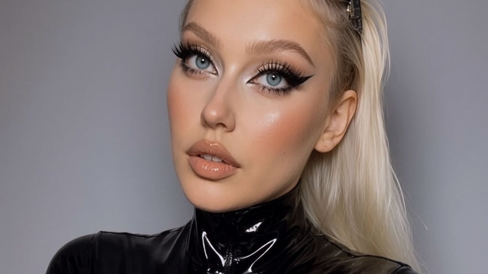 LiyaWilde erotic portrait