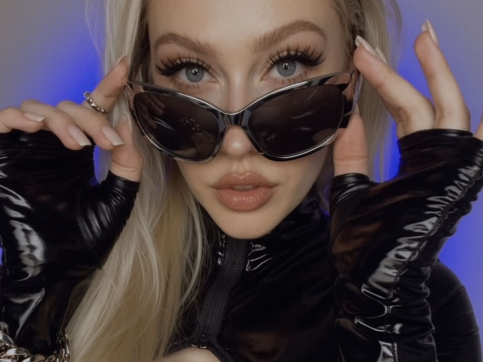 Live cam for LiyaWilde
