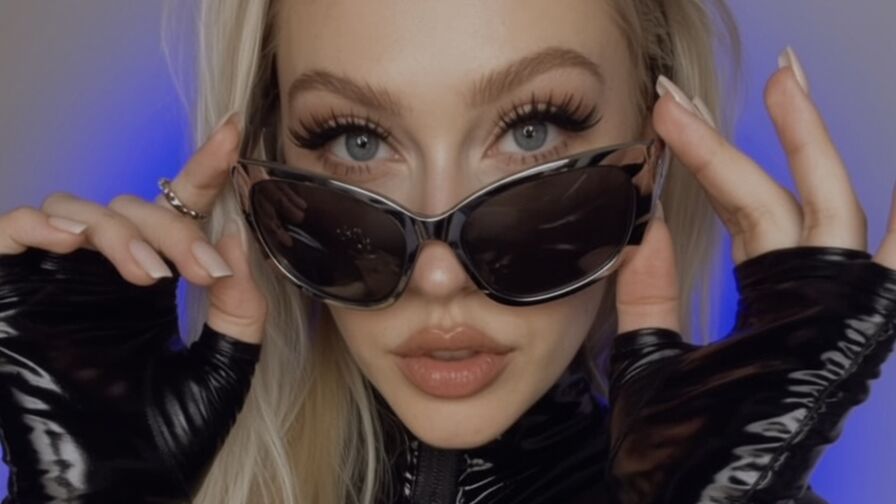 Watch LiyaWilde live on Free Vintage Erotica