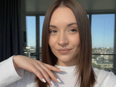 Chat with ClarethaPeffer