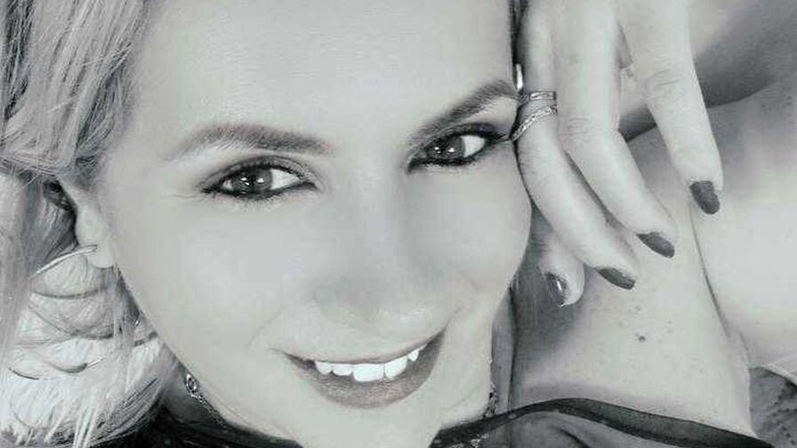 Discover MayraWhite VIP show