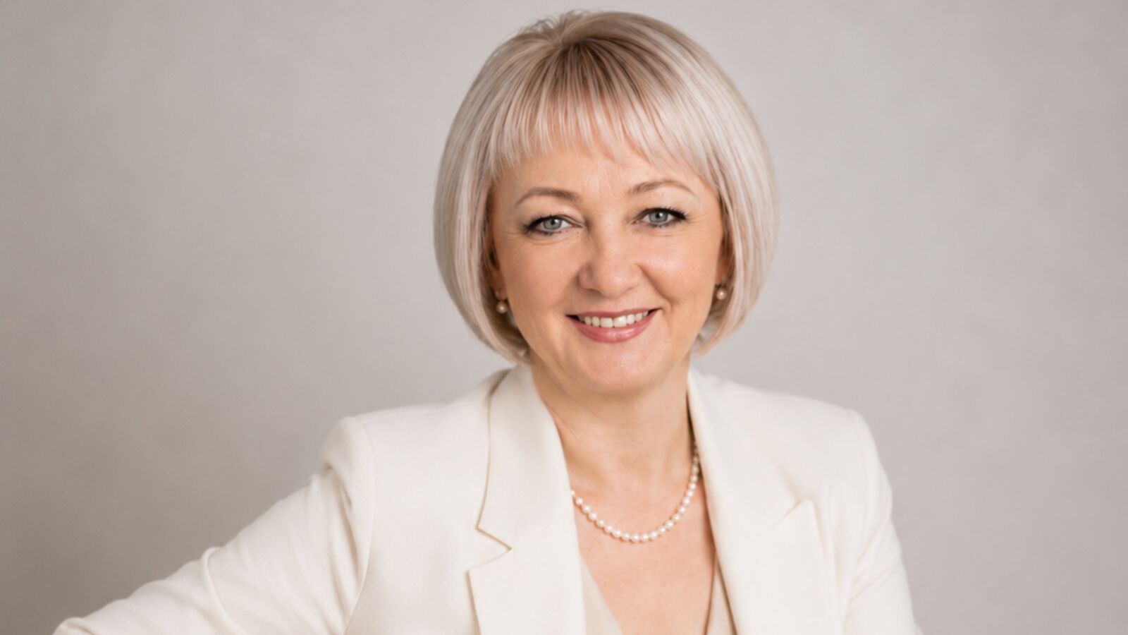 ElizabethRoots glamour portrait
