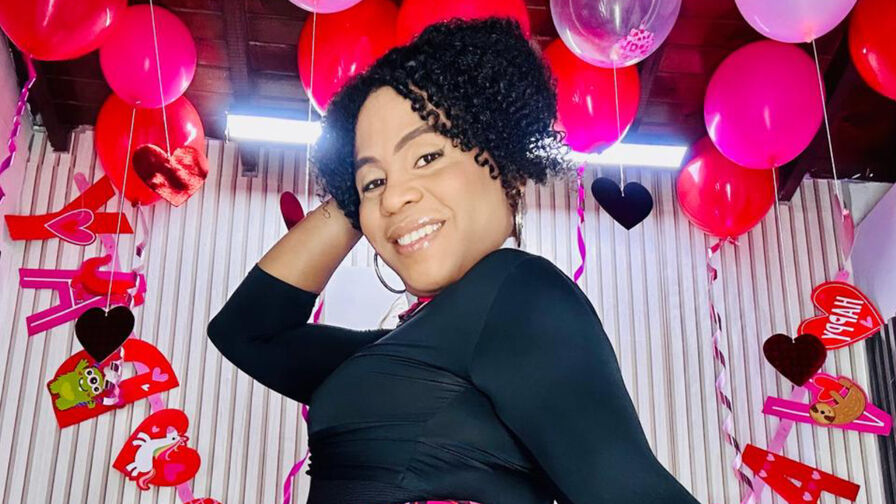 Watch AriEbony live on ZS Magazine