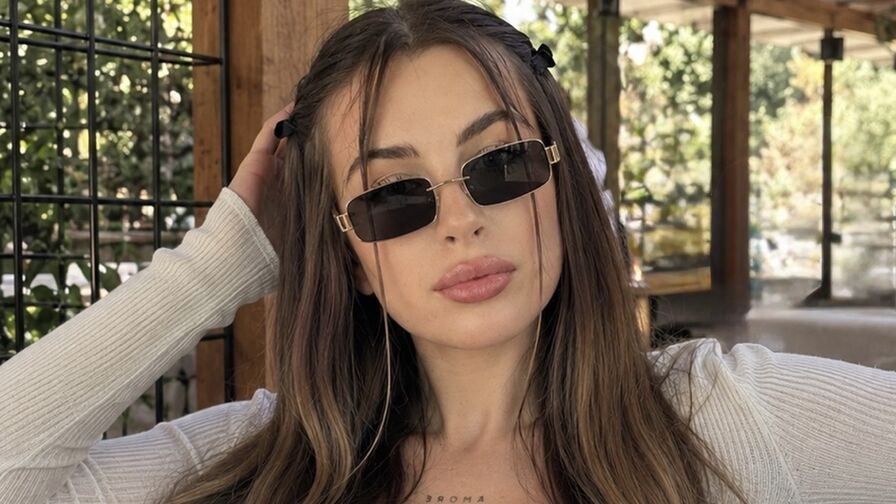 Watch DariiaBella live on airporn.net