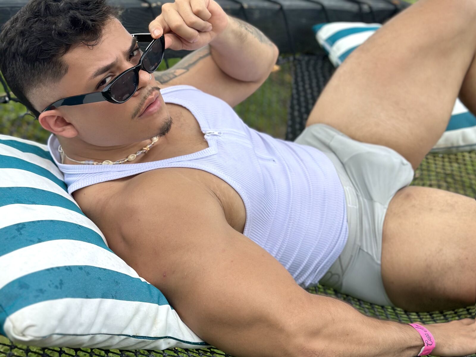 Live cam for CamiloBlack