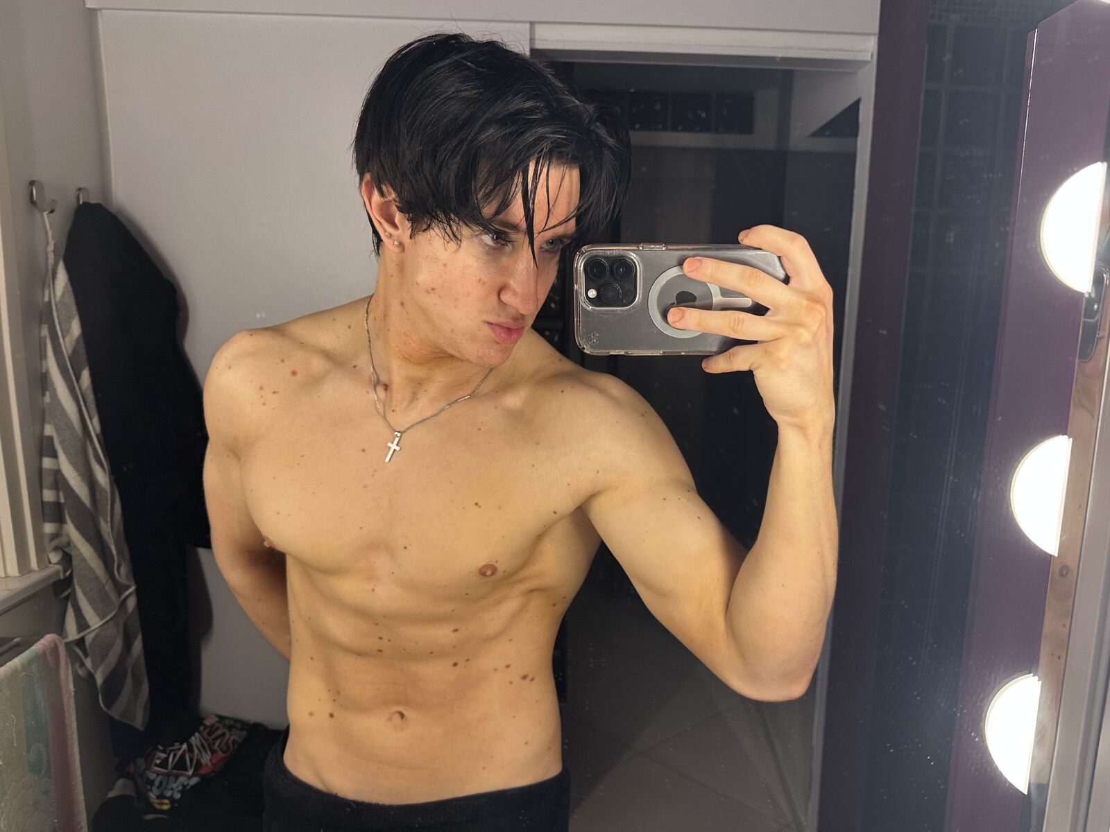 Live cam for ChristianLevyne