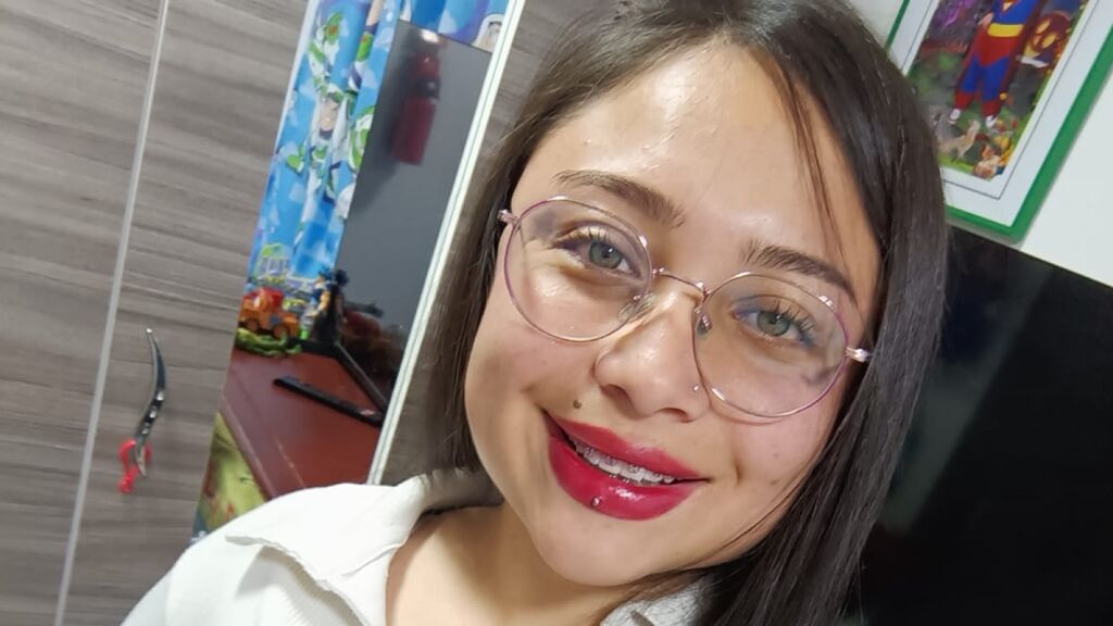 MiluScarlett live cam model at LiveJasmin