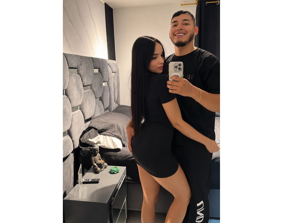 MeganAndMaximo couple free chat preview
