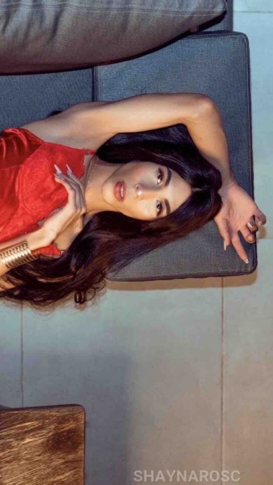 ShaynaRosc glamour portrait