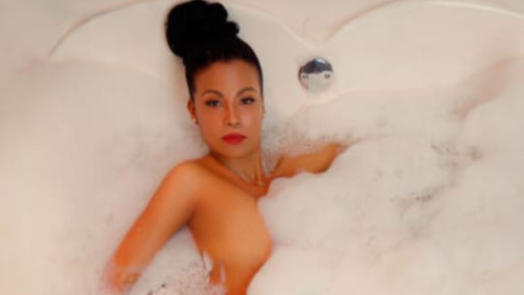 NaommyMartinz live cam model at LiveJasmin