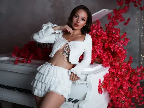 Chat with MilaKnightley