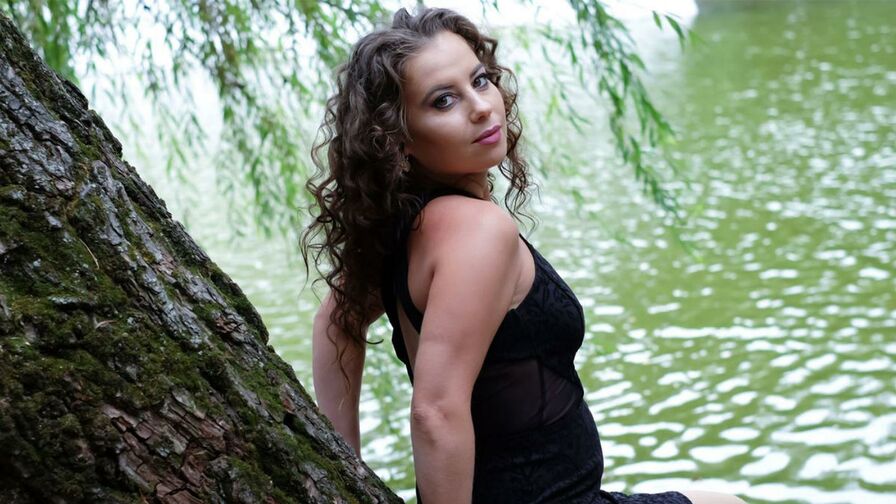 Watch EmaAlyssa live on The Edge Private