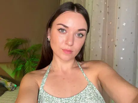 Chat with MonicaGoldenes