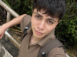 chat nude ThomassTorres