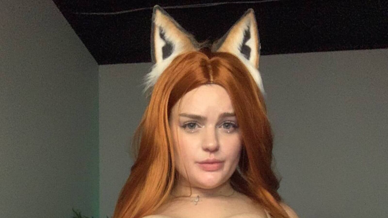 DaniellaBang glamour portrait