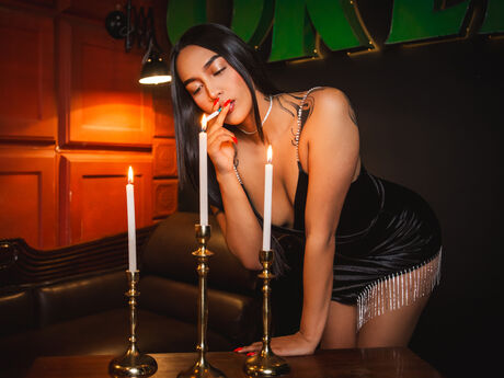 Chat with EmmaAshtons