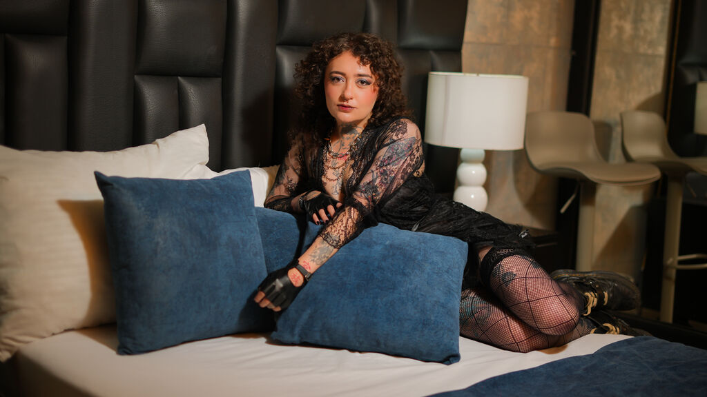 Live Chat with DaphneVelvet on LiveJasmin