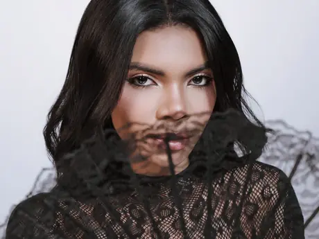 Chat with CelineMoretti