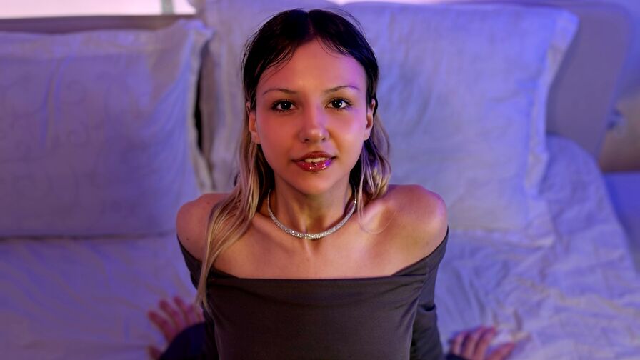 Watch CleoCarter live on Hernude