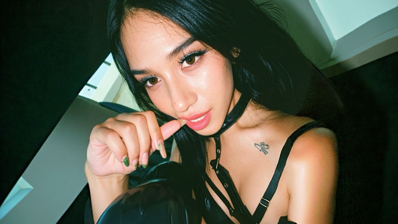 VannesaSanchez erotic portrait