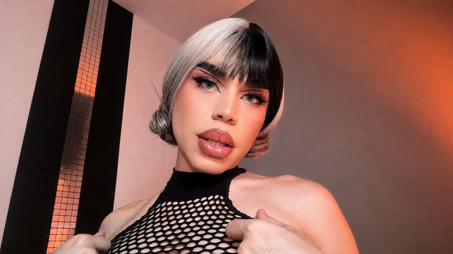 Watch LucyGiraldo live on Hernude