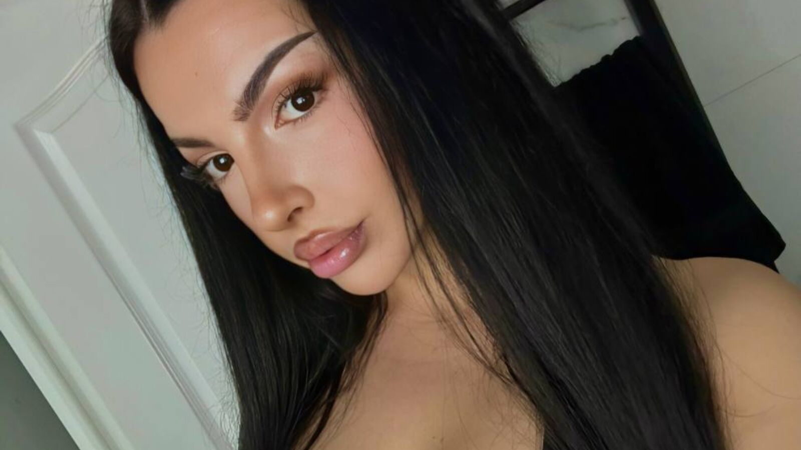 NouraMalvi erotic portrait