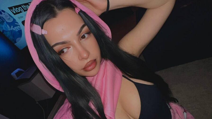 NouraMalvi webcam show