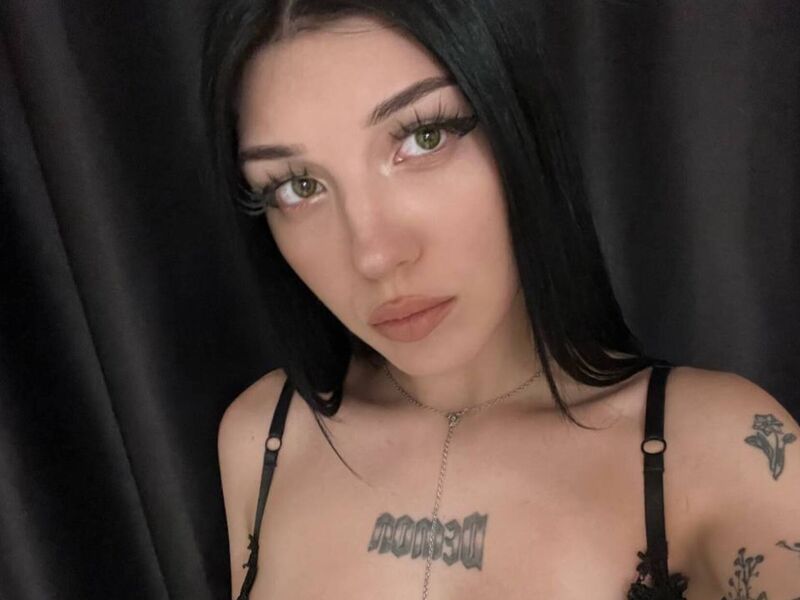 Live Sex Cam LolaHarrison