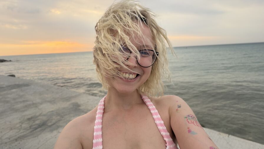 Watch NancyKarsten live on ZS Magazine