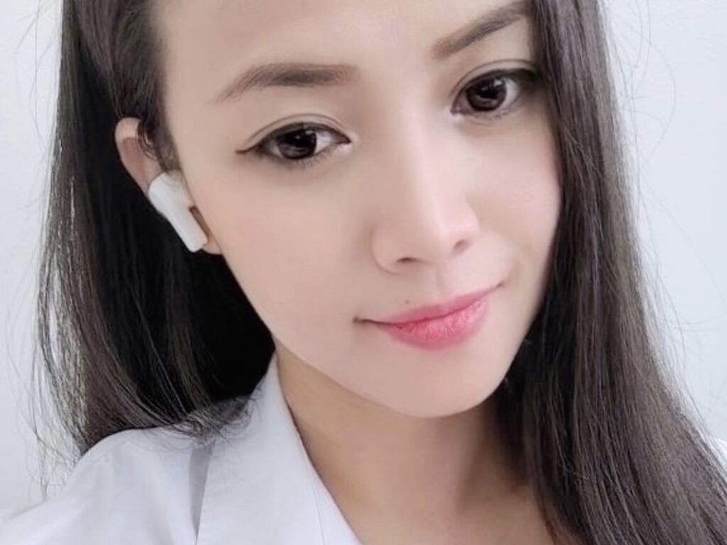 YasmienAtos Camera Thumbnail