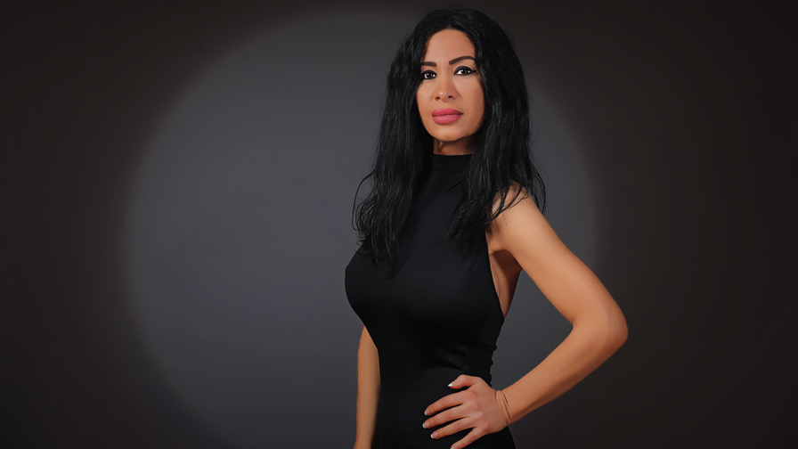 See AnnemariaAdison’s Cam Show Now