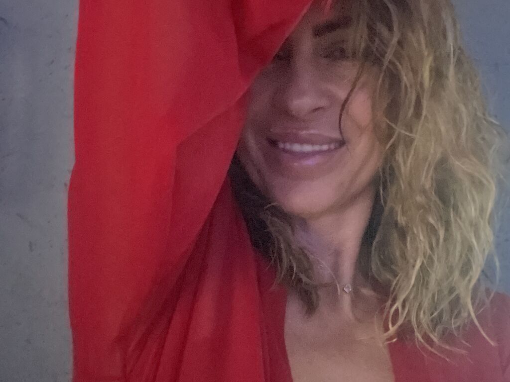 SandraQuinsy live cam performer profile