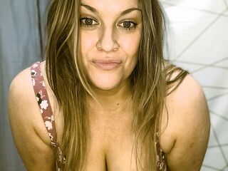 MindeeLarie 1-on-1 live cam shows