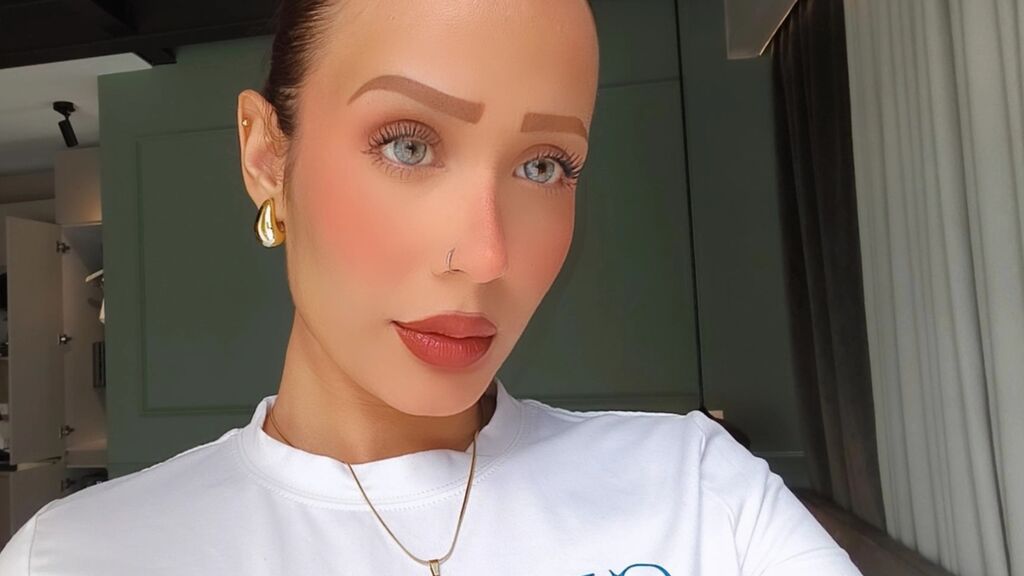 AdrianaRossetti Live Cam on LiveJasmin