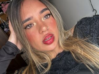 EllyeConnor]