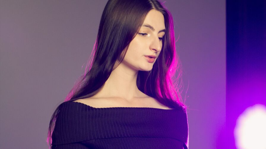 Discover DaniaHollf VIP show
