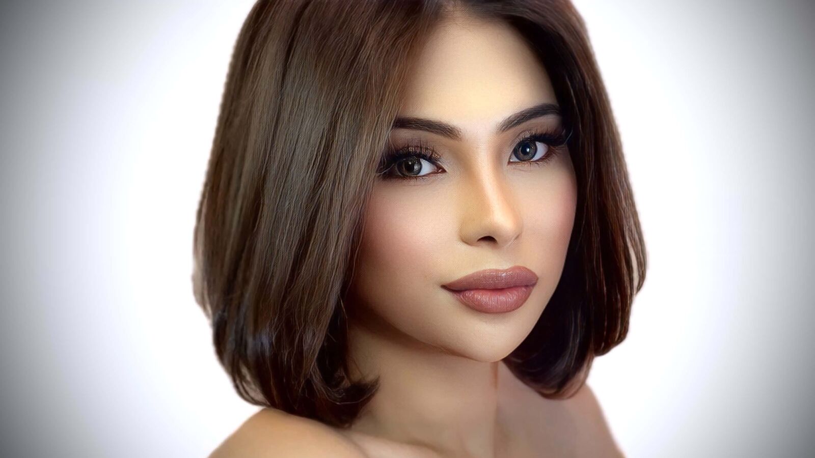 ChloeRojas glamour portrait